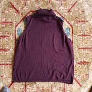 Josephine Chaus sleeveless sweater size L.